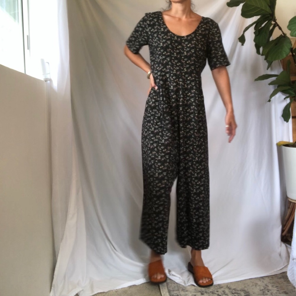 90s Vintage Black Floral Jumpsuit | Short Sleeve, Wide Leg | size 11/12
